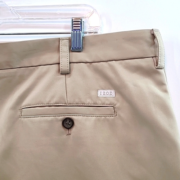 IZOD Men's Tan Golf Shorts, 100% Polyester - Size 42 - Picture 6 of 10